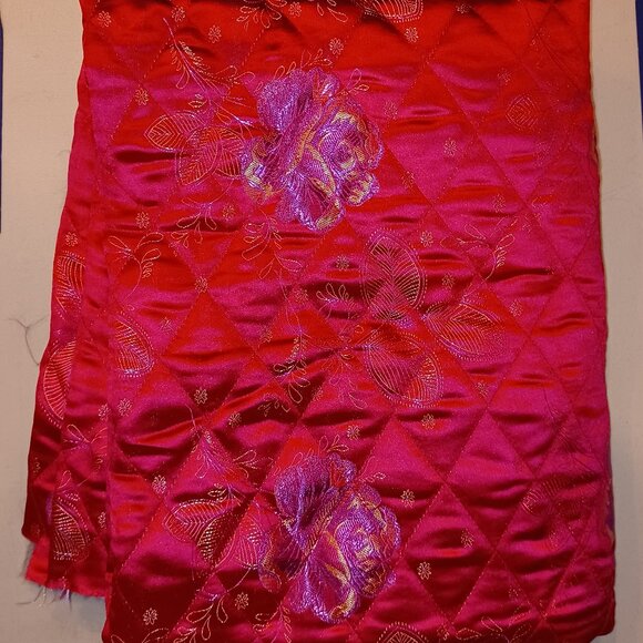 1 Yard 19" Vintage Double Faced Quilted Diamond Red Satin Floral Quilting Fabric - Picture 3 of 14